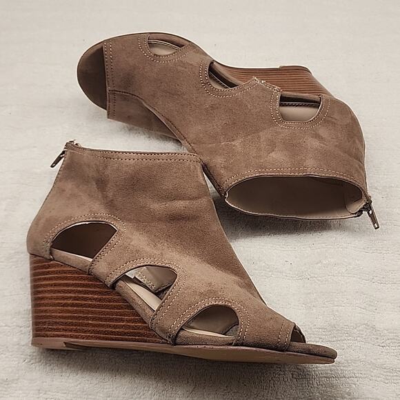TORRID CUTOUT PEEP-TOE WEDGES TAN SUEDE LADIES SIZE 8WW VGUC - Picture 11 of 16